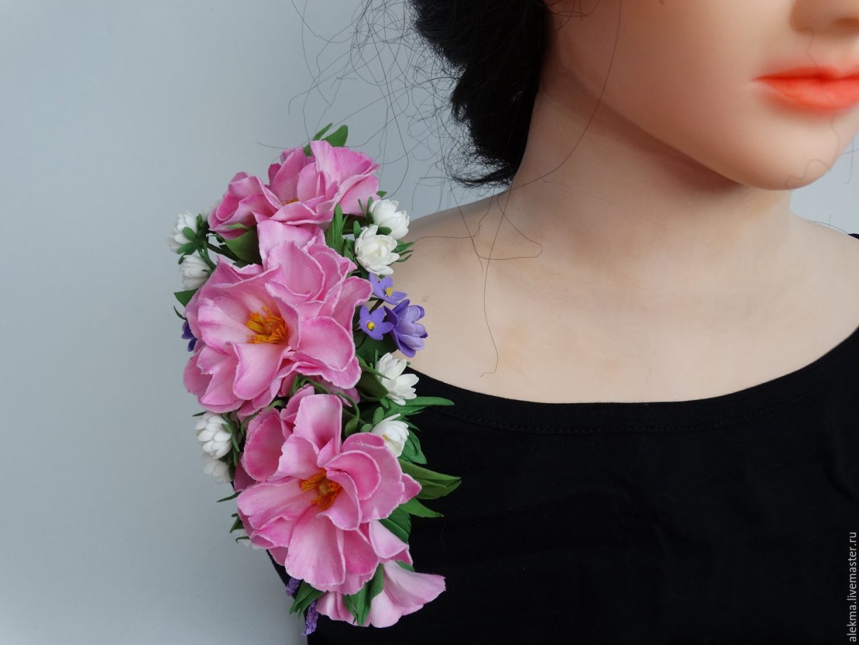 Украшение из фоамирана на платье
