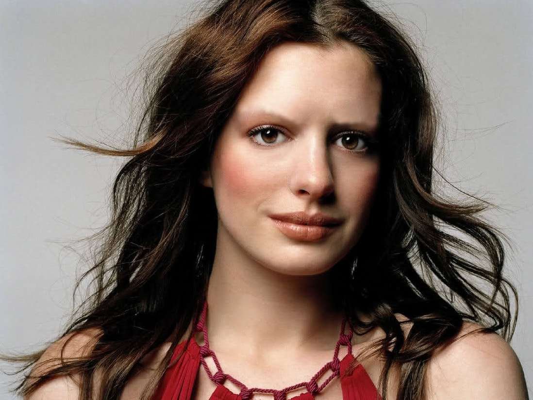 Anne Hathaway 2023