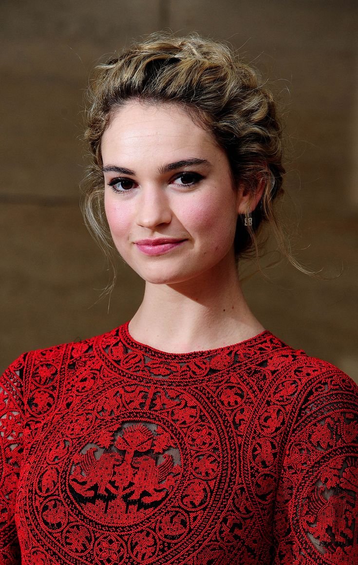 Лили Джеймс Lily James