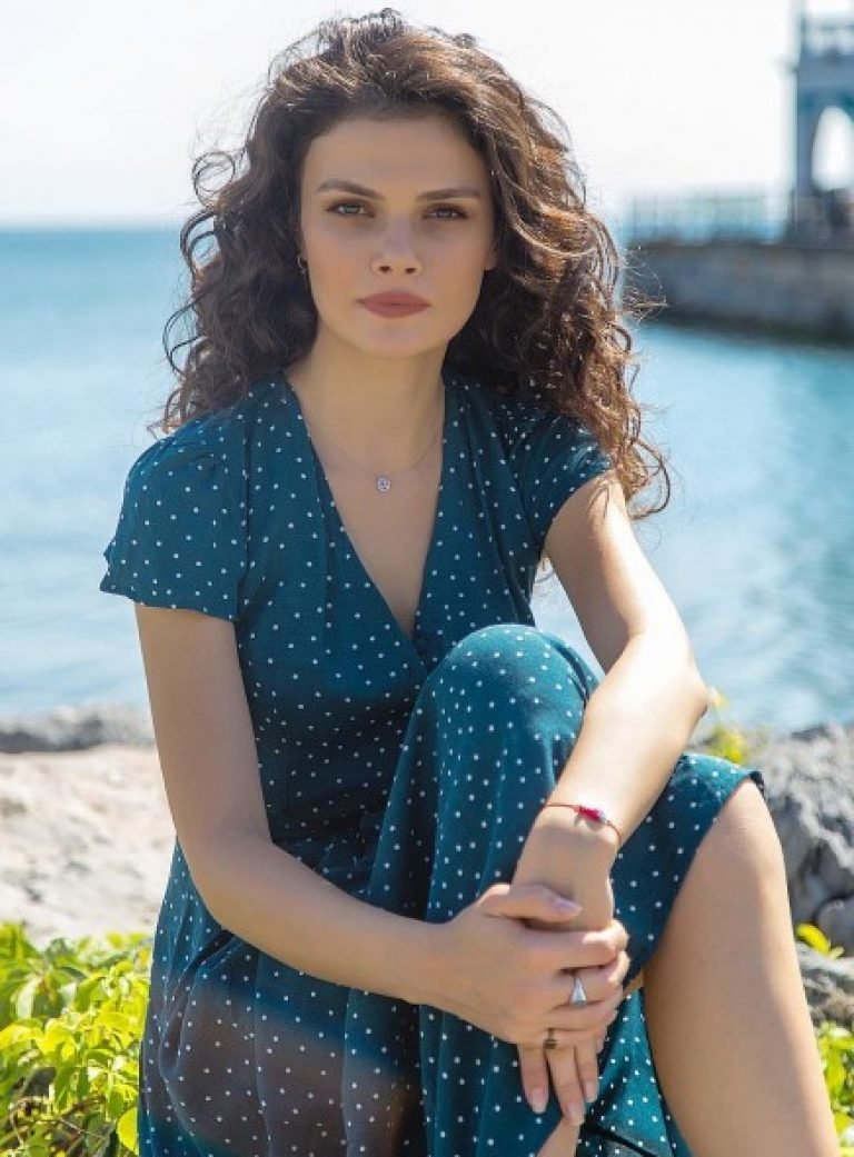 Дочка турецкий сериал Sinem Ünsal