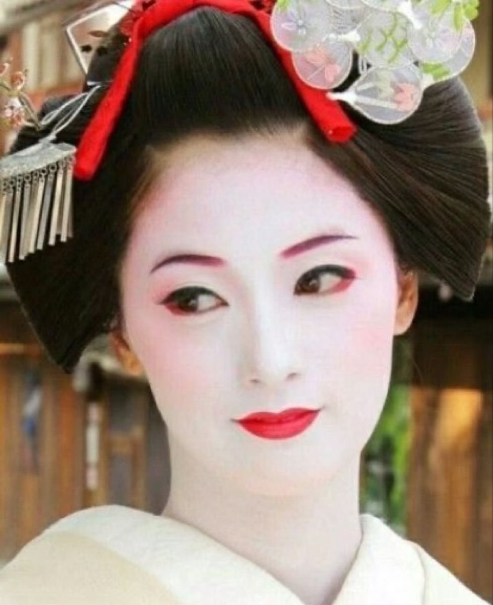 Красивое лицо японки. Ойран гейша Майко. Грим гейши. Гейши в Японии. Японский макияж гейши.