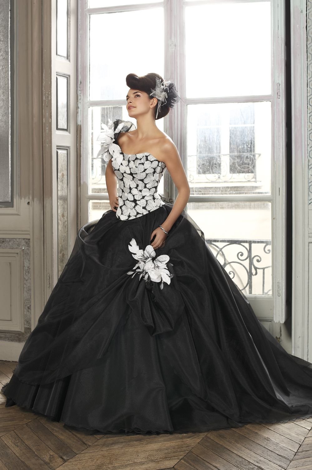 Black wed. Блэк Веддинг. Черное свадебное платье. Черное свадебное поать. Свадебные платья черного цвета.