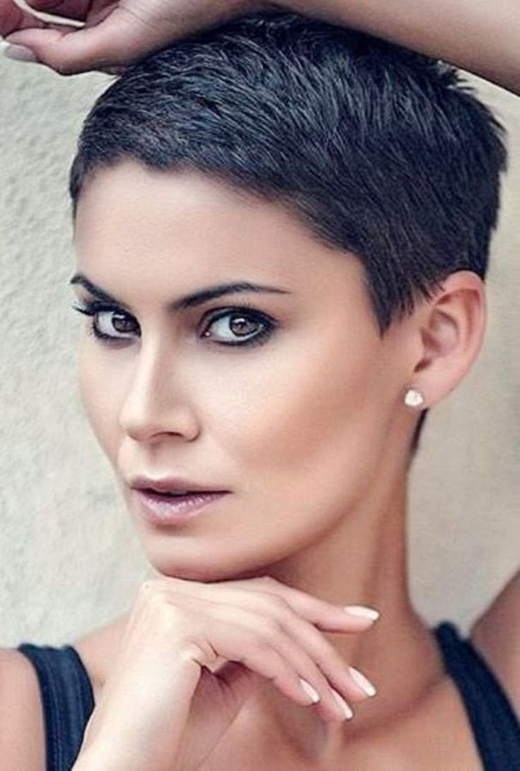 Ультра короткая стрижка Пикси
