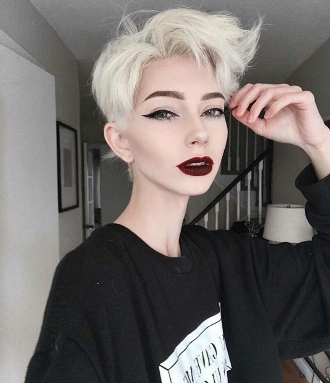 Sarah Marie Karda стрижка