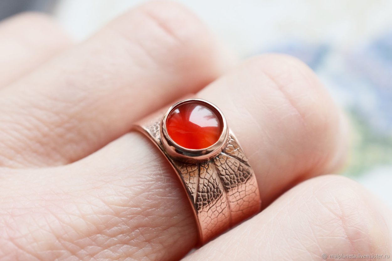 Кольцо с сердоликом из серебра