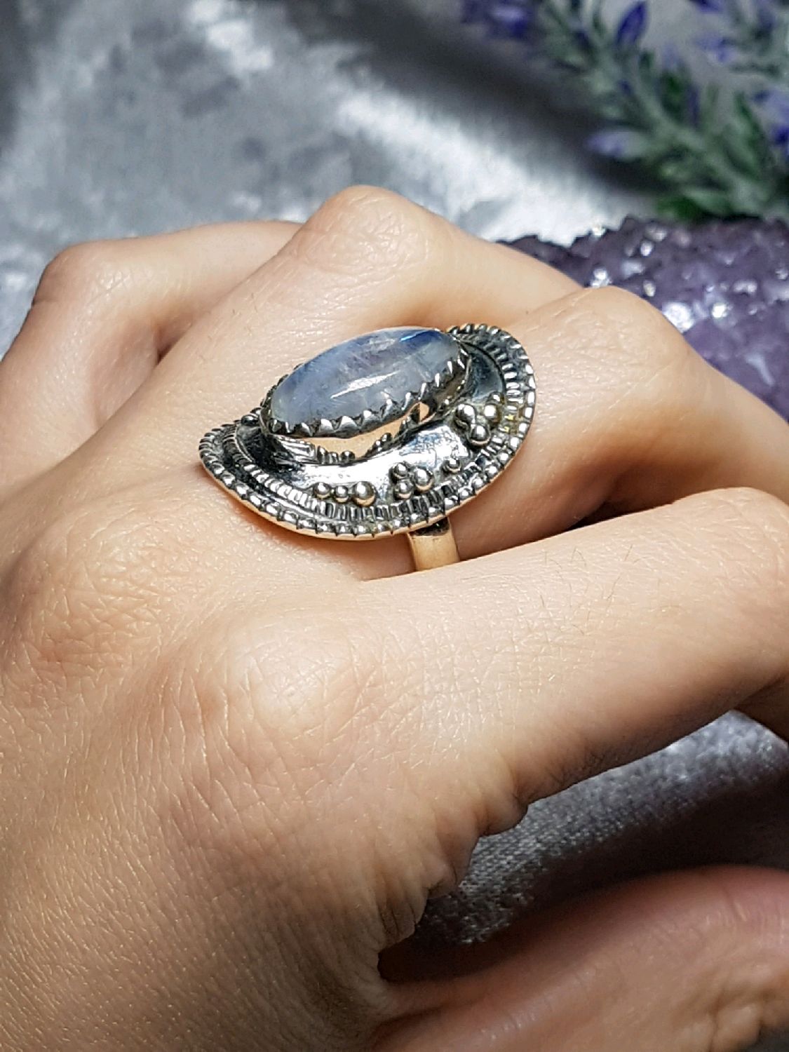 Серебряное кольцо с большим камнем