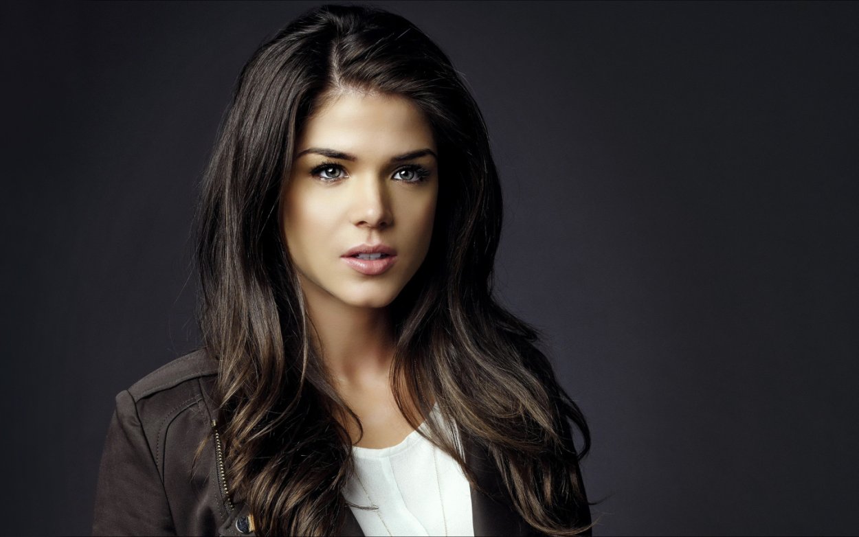 Мари Авгеропулос Marie Avgeropoulos