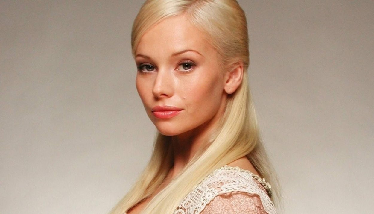 Актриса Елена Коршкова