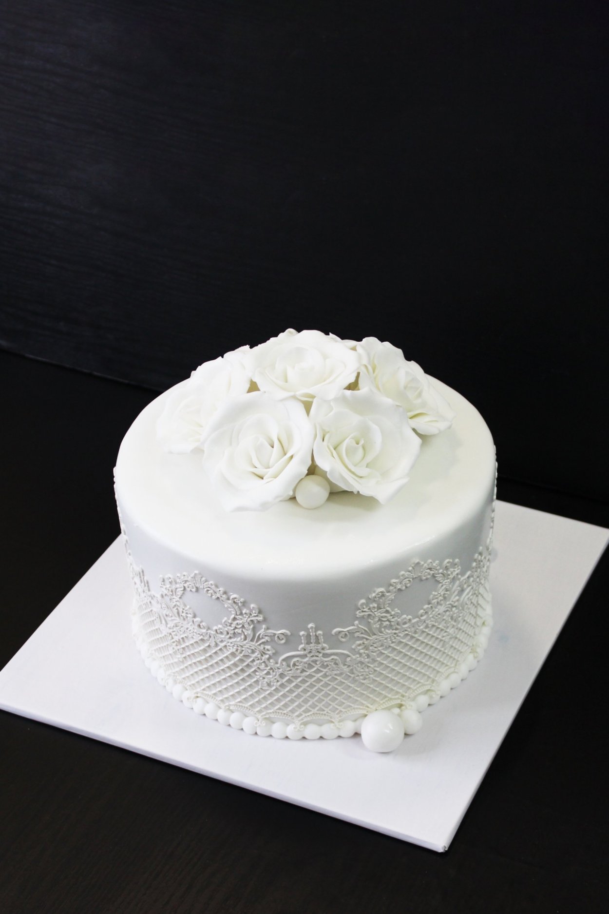 Одноярусный торт на свадьбу