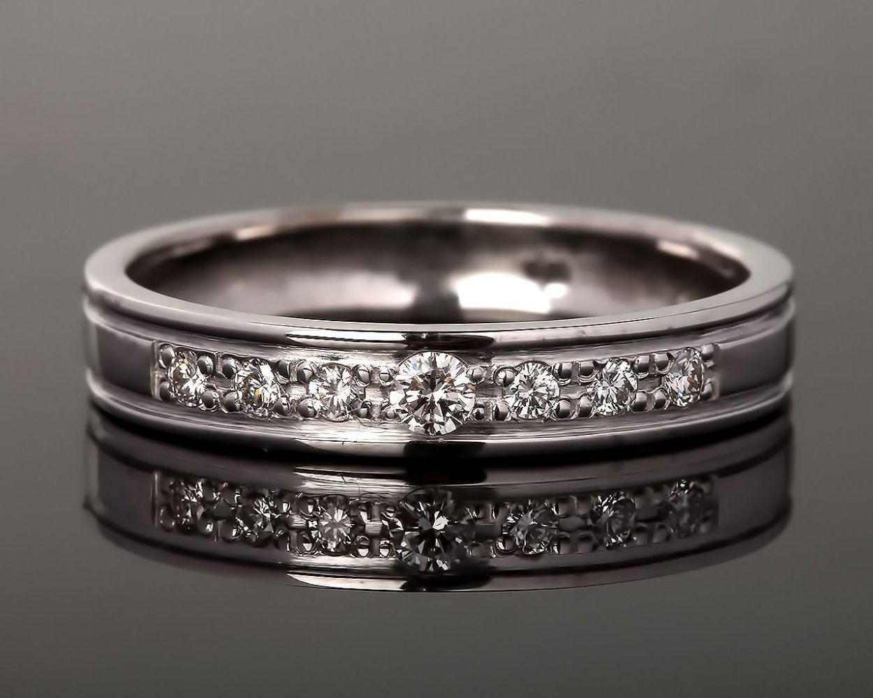 Обручальное кольцо дорожка с бриллиантами