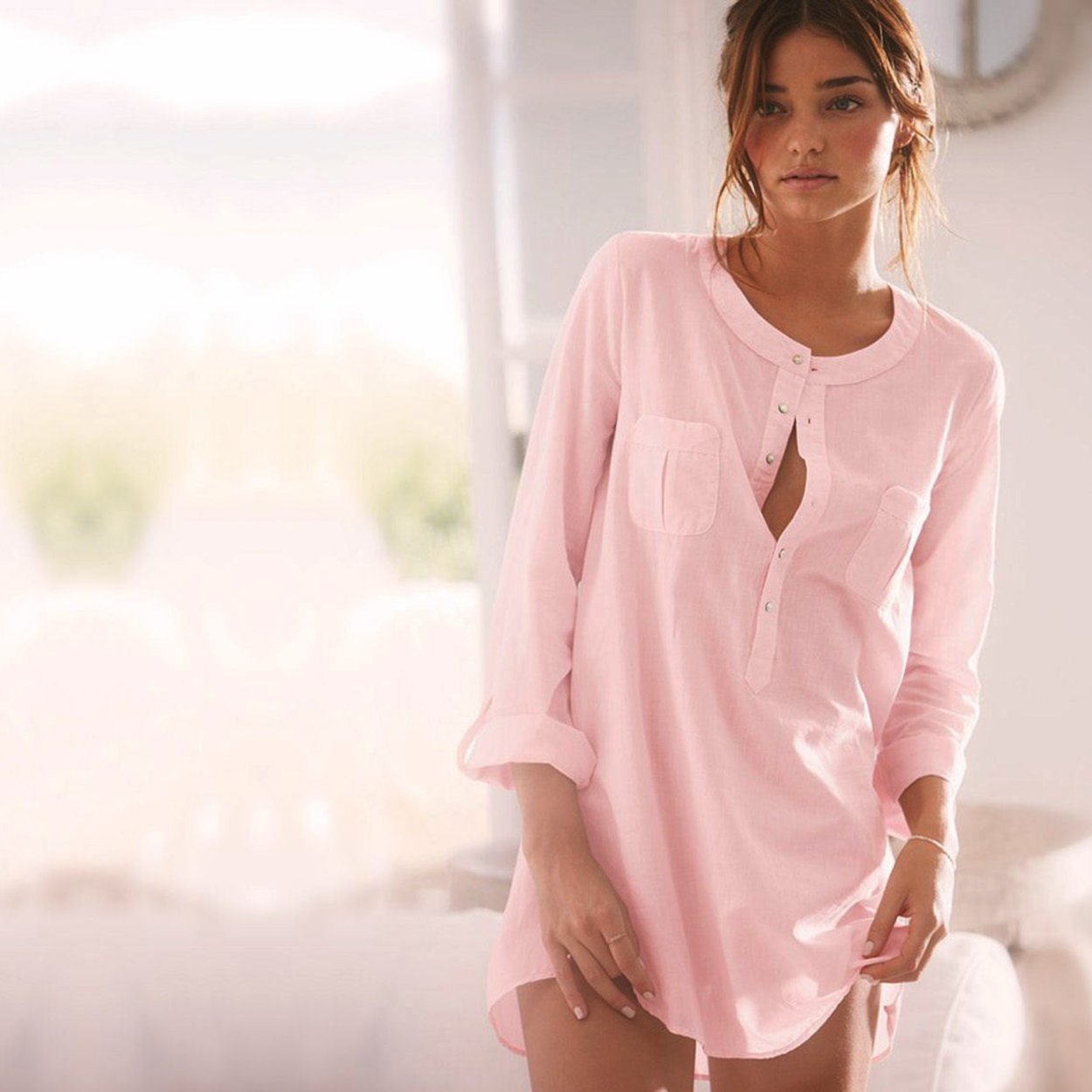 Розовая женская рубашка