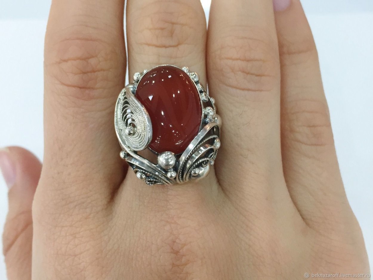 Серебряное кольцо с сердоликом