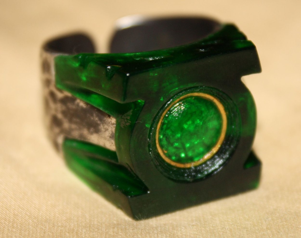 Перстень зеленый