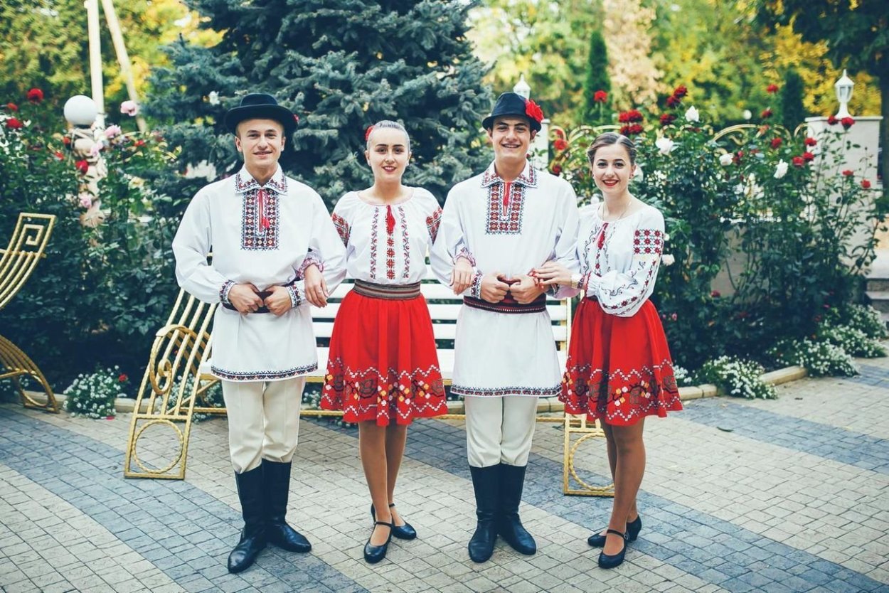 Молдавская Национальная одежда