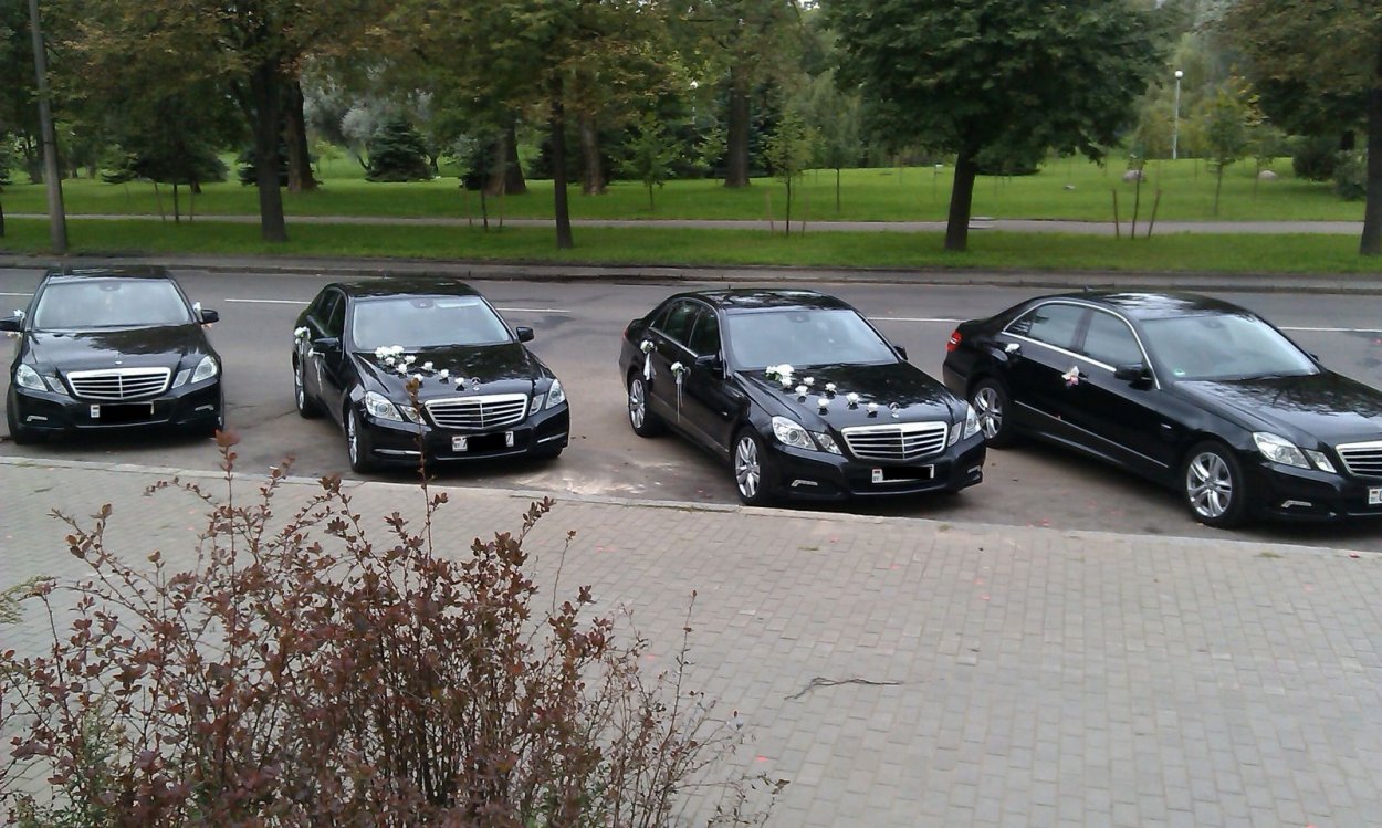 BMW f10 vs Mercedes w212