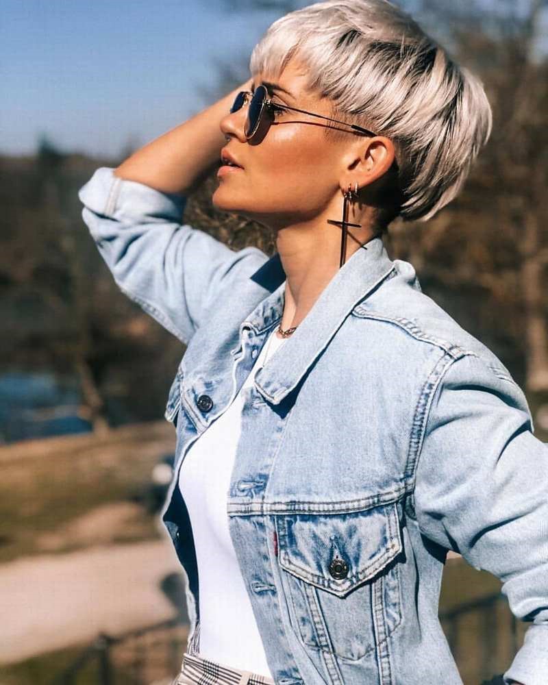 Стильные короткие стрижки блонд
