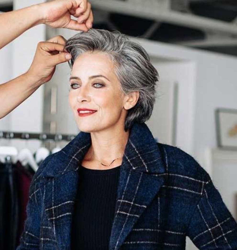 Дафна Хикс Grey hair