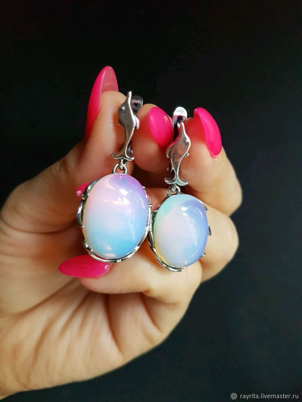 Сережки с лунным камнем