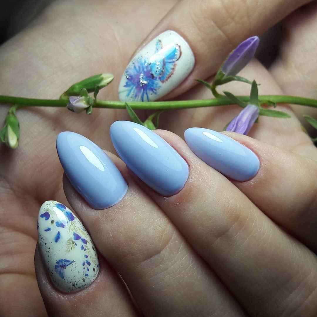 Васильковый маникюр
