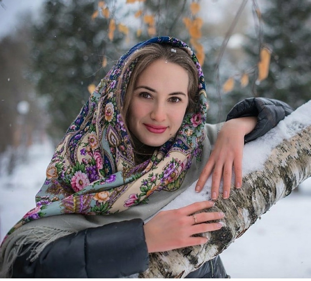 Павловопосадские платки Царевна Несмеяна