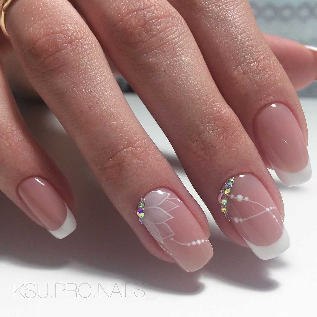 Французский маникюр на короткие овальные ногти