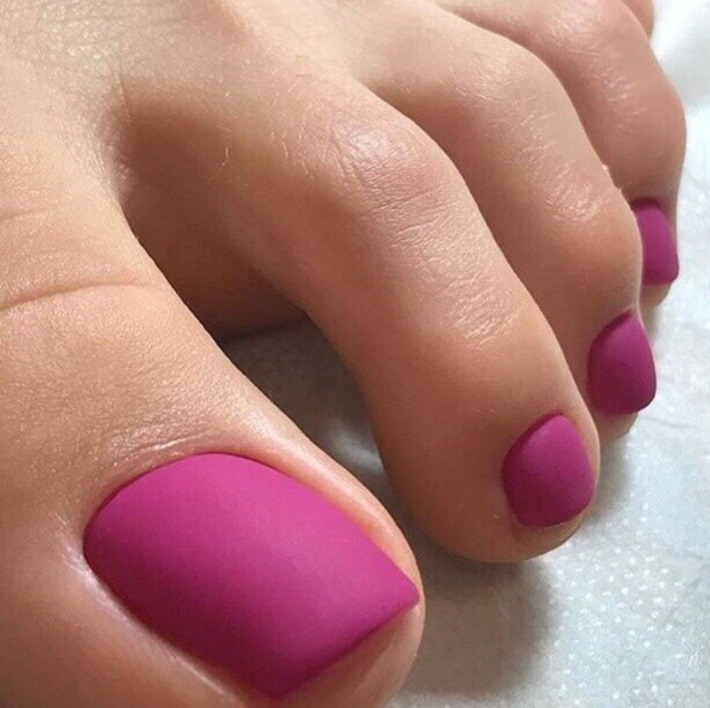 Педикюр однотонный матовый