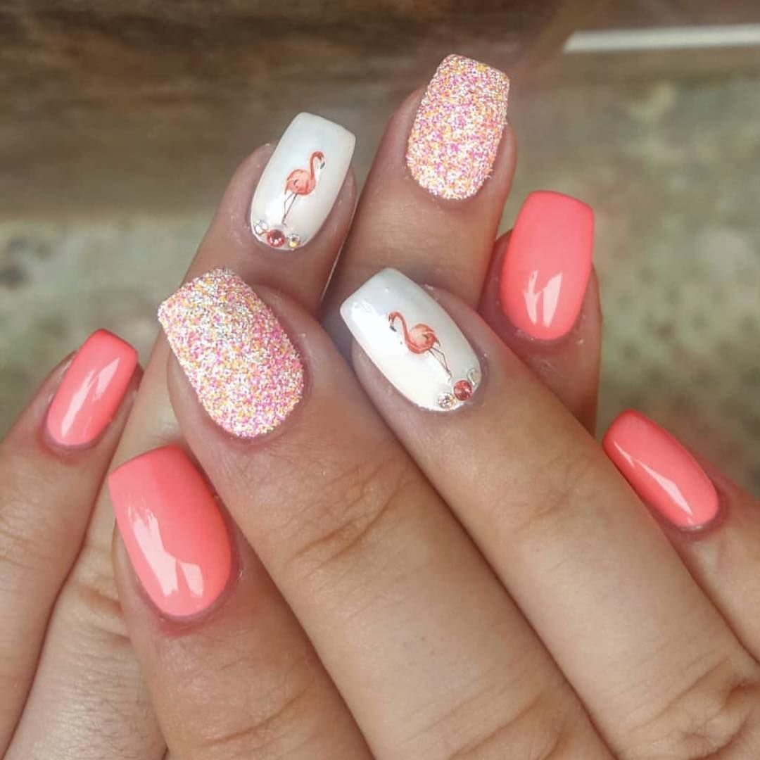 Розово коралловый маникюр