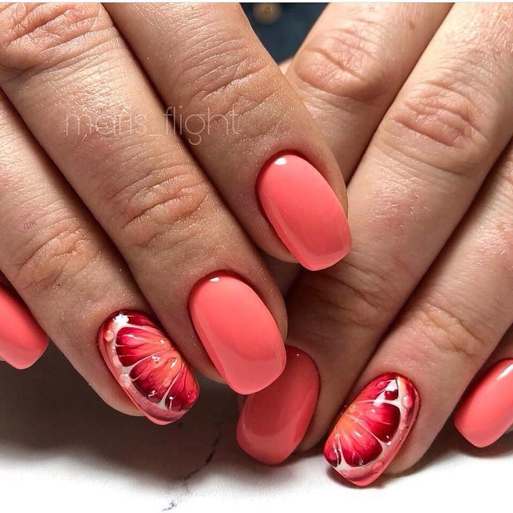 Коралловый цвет маникюра