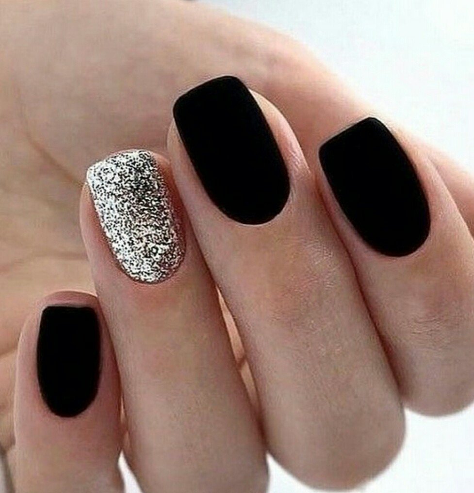 Красивые черные ногти