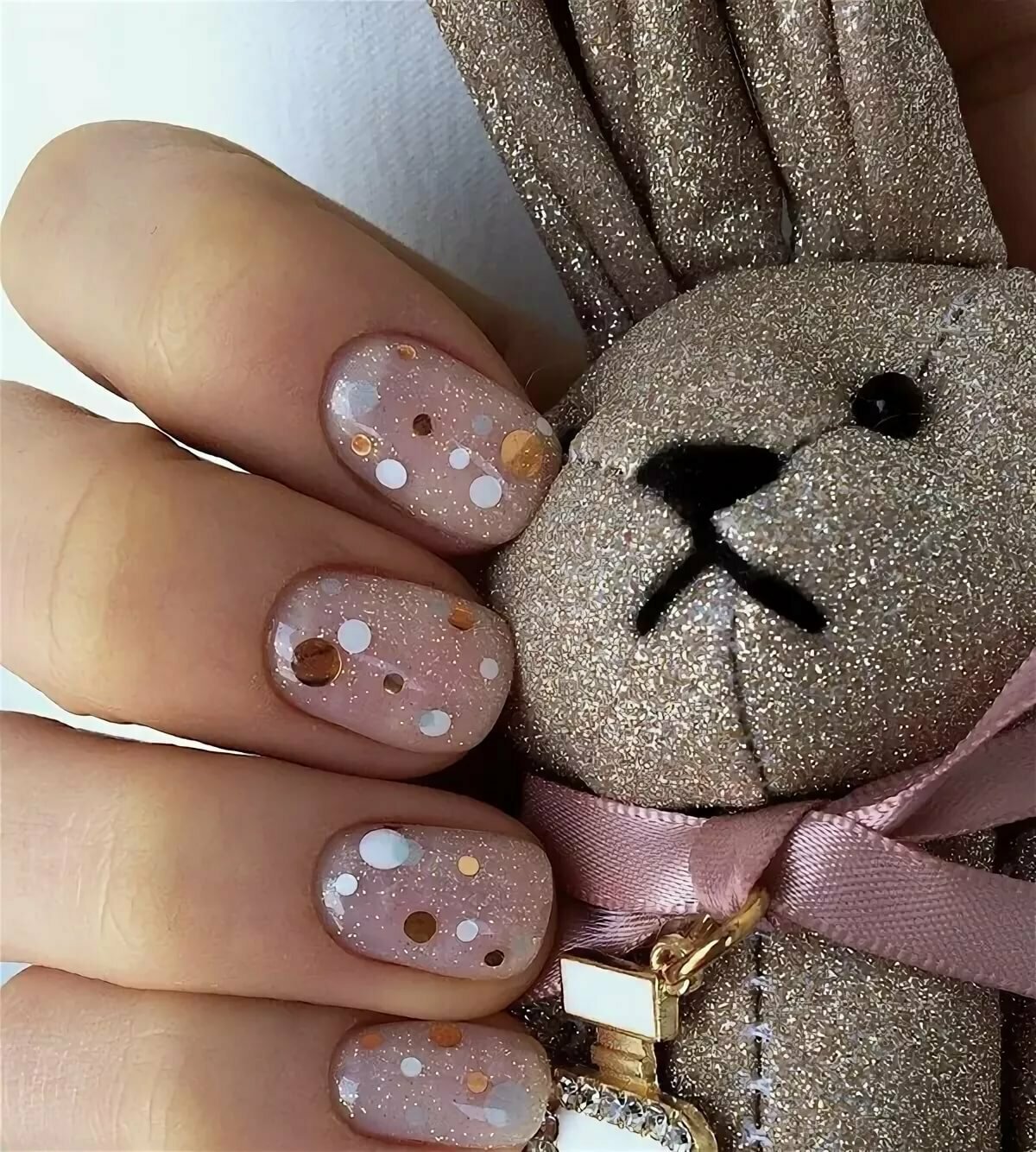 Необычный маникюр на короткие