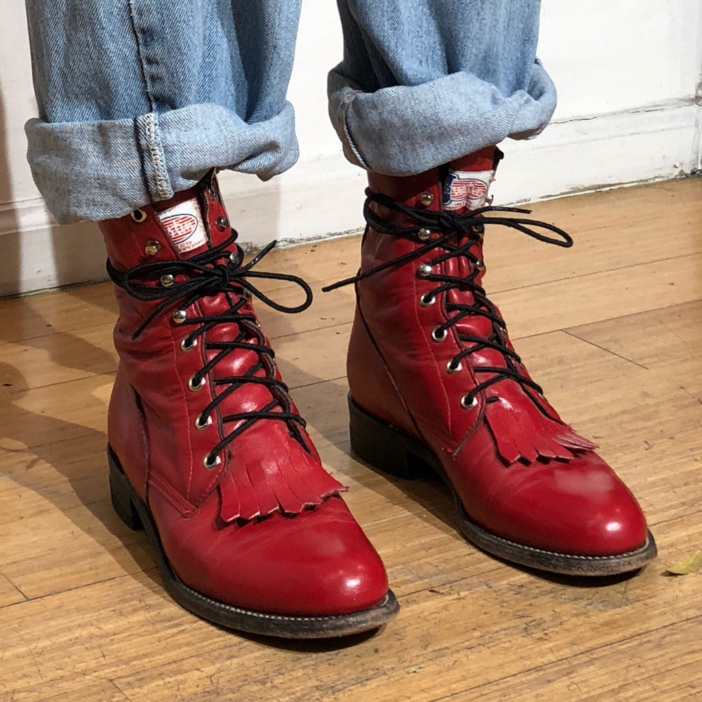 Красная обувь