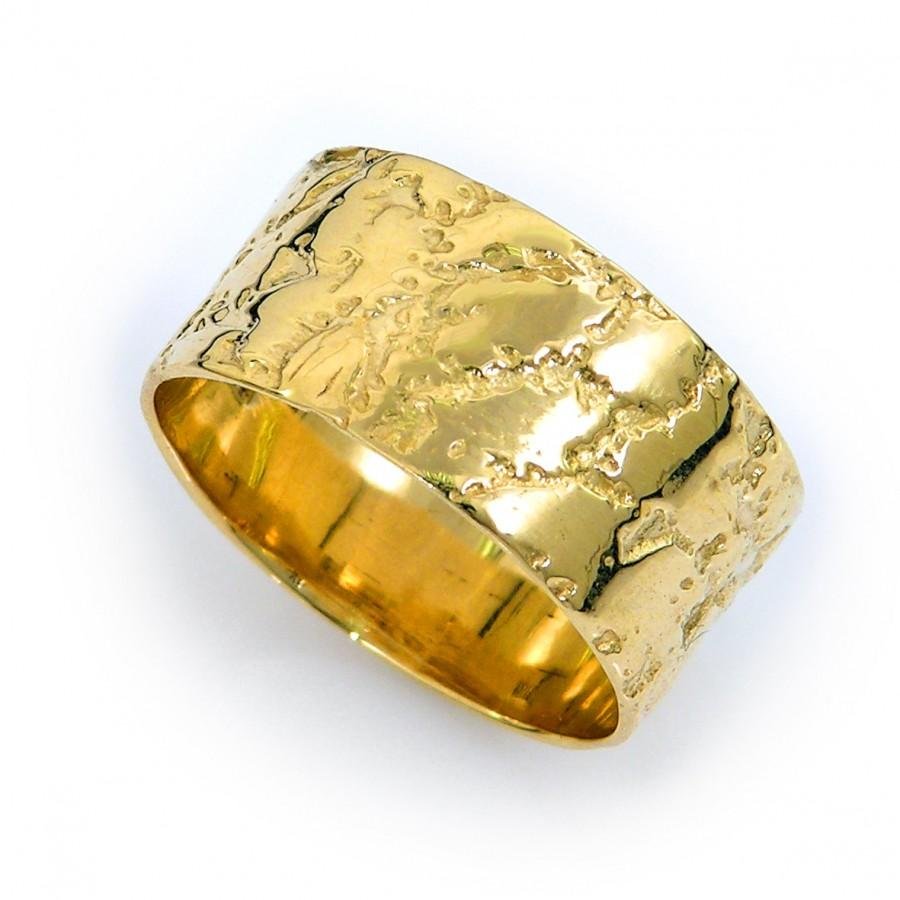 Широкое золотое кольцо
