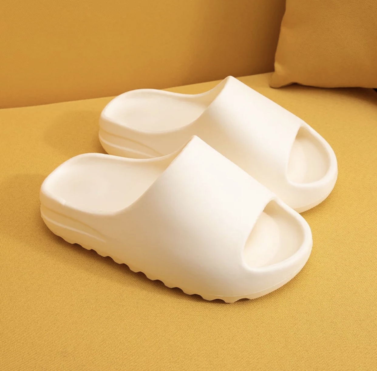 Тапки adidas Yeezy Slide