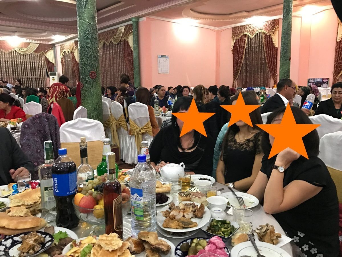 Праздничный стол в Узбекистане