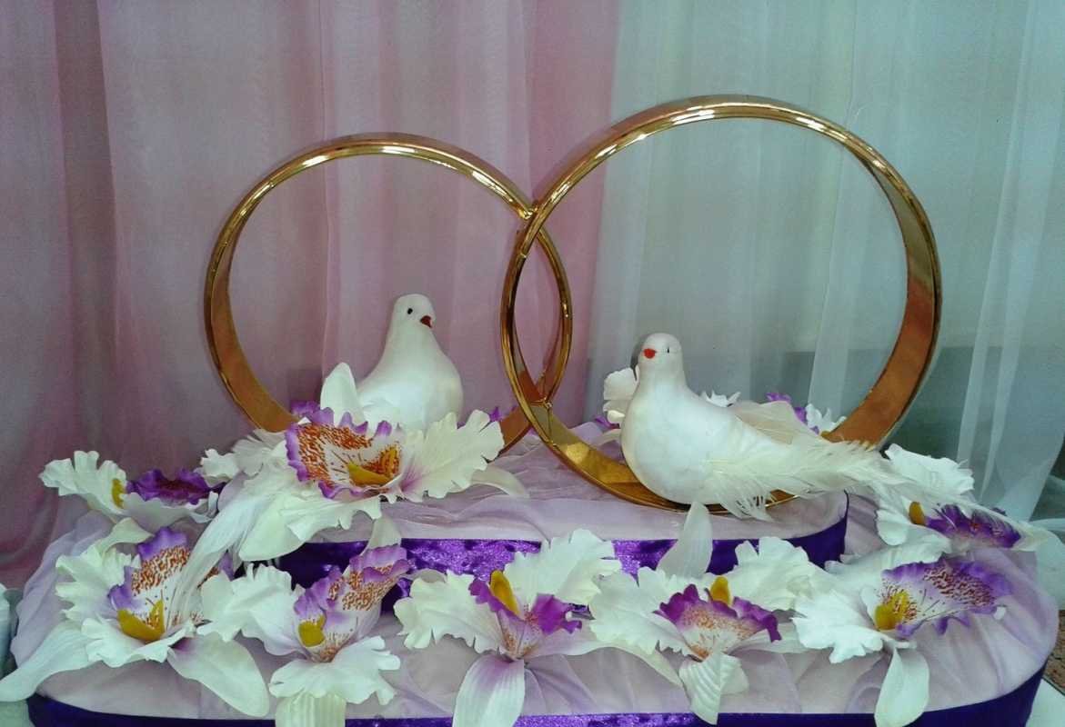Свадебные голуби с кольцами