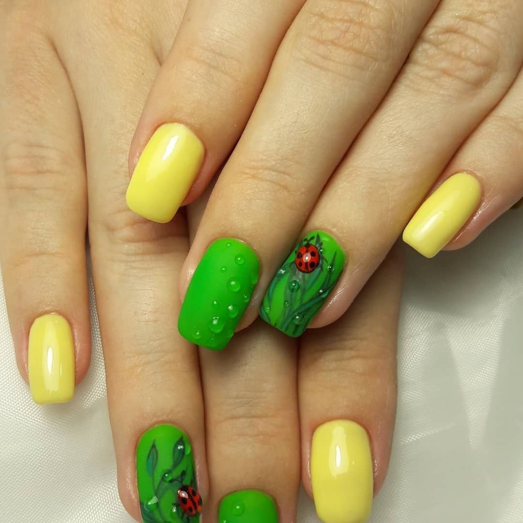 Желто-зеленый маникюр