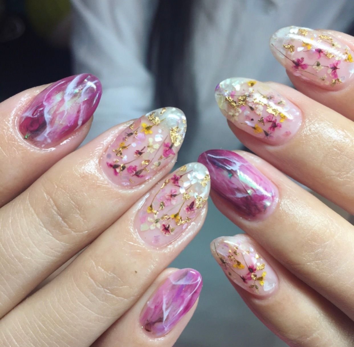 Ногти с сухими цветами