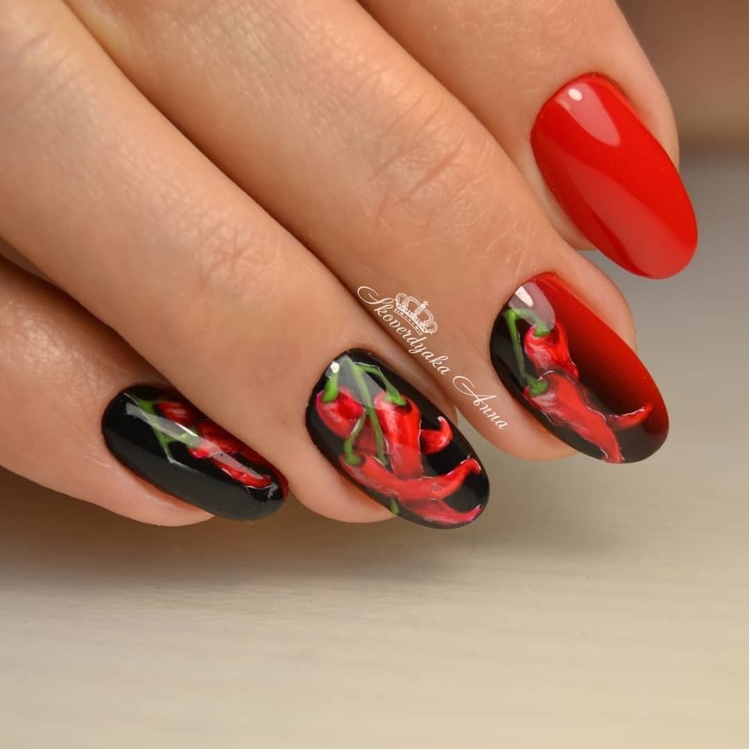 Красный маникюр с перчиком