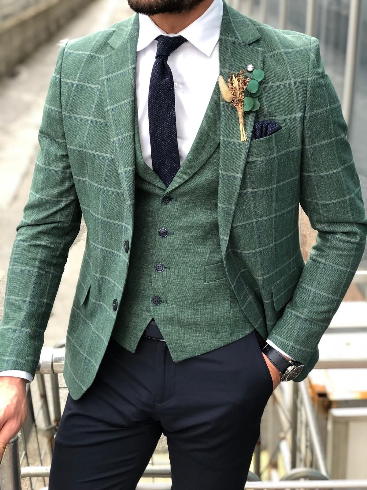 Зеленый классический костюм
