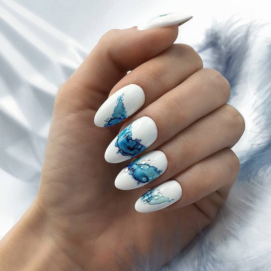 Маникюр на море