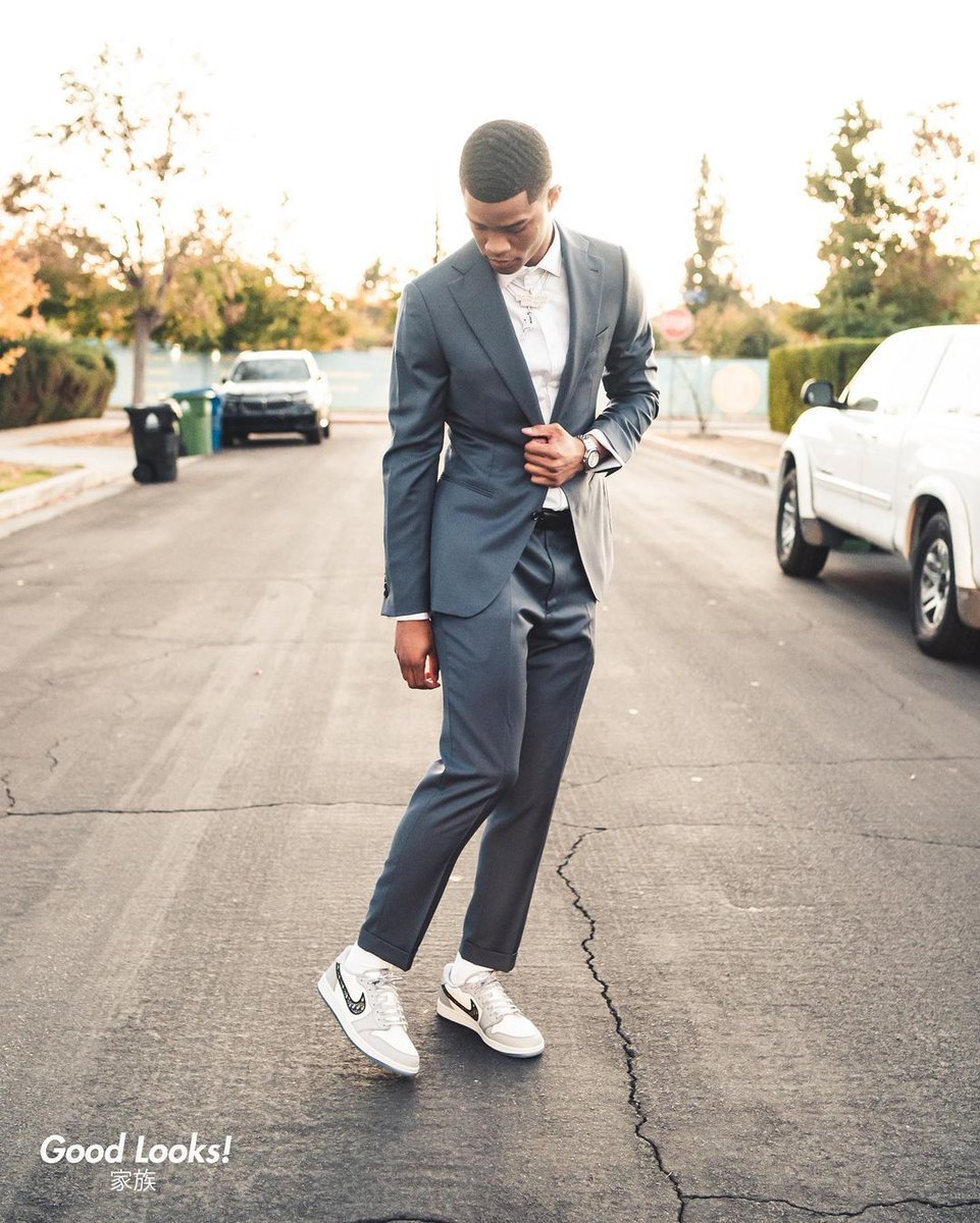 Nike Air Jordan 1 с костюмом