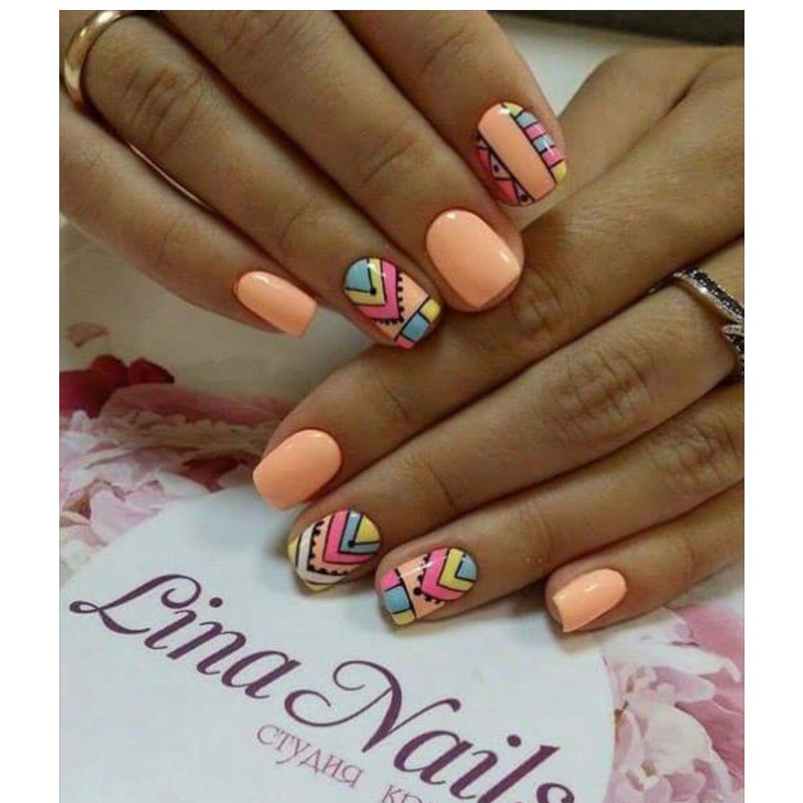 Летние ногти короткие