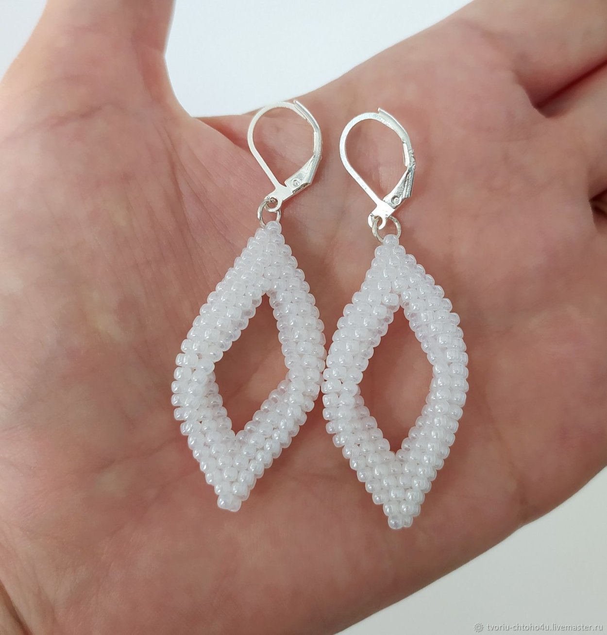 Серьги листочки из бисера