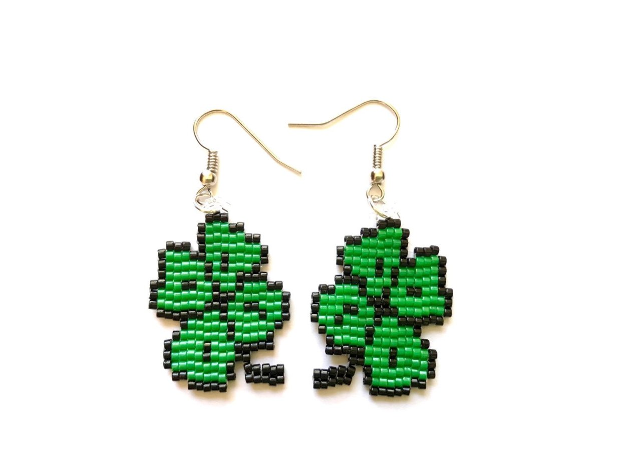 Серьги из бисера зеленые