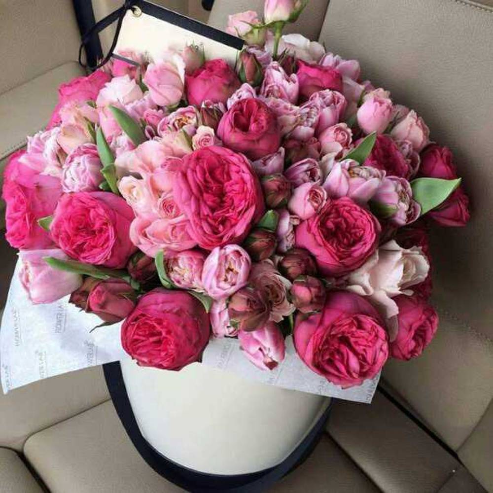Пионы и розы
