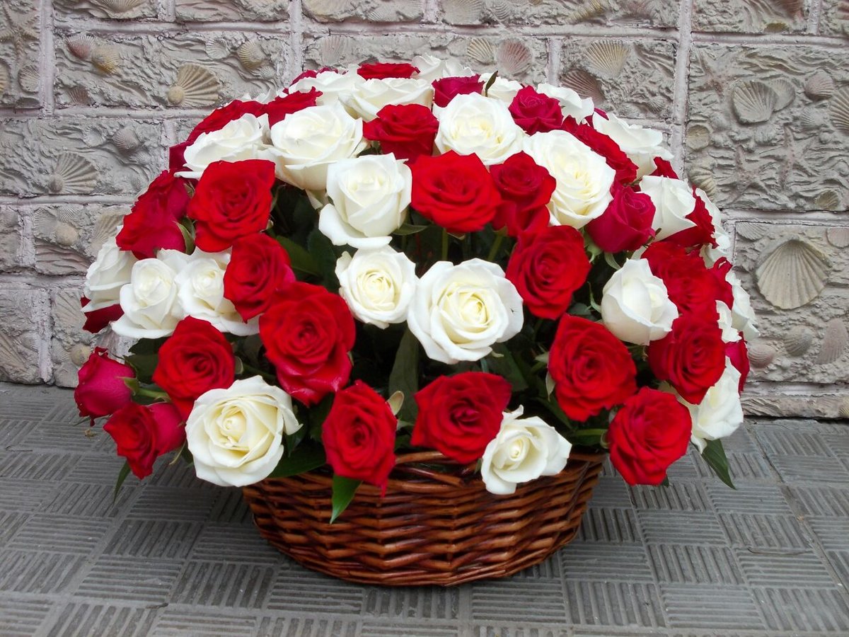 Корзинка с розами