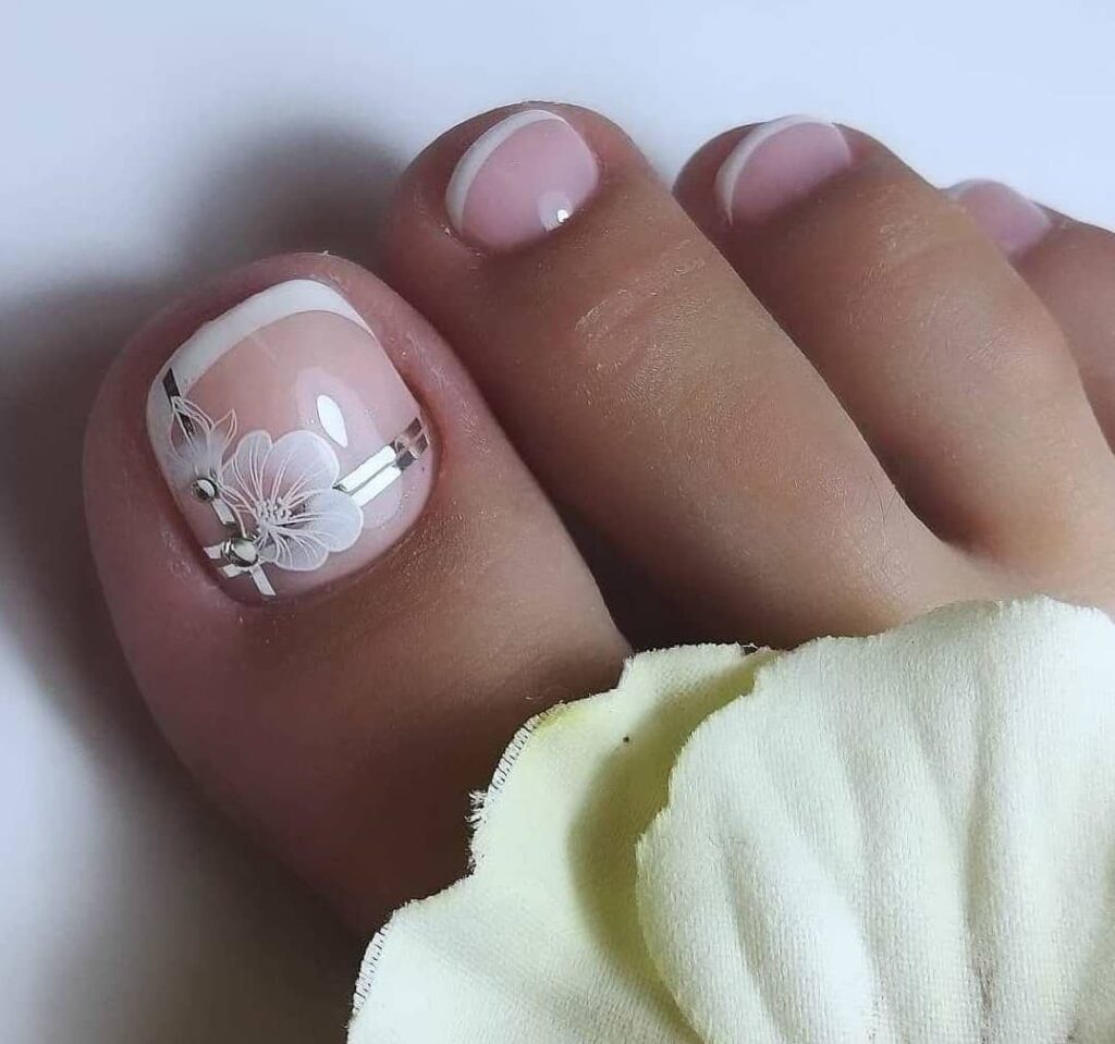 Педикюр на короткие ногти нежные