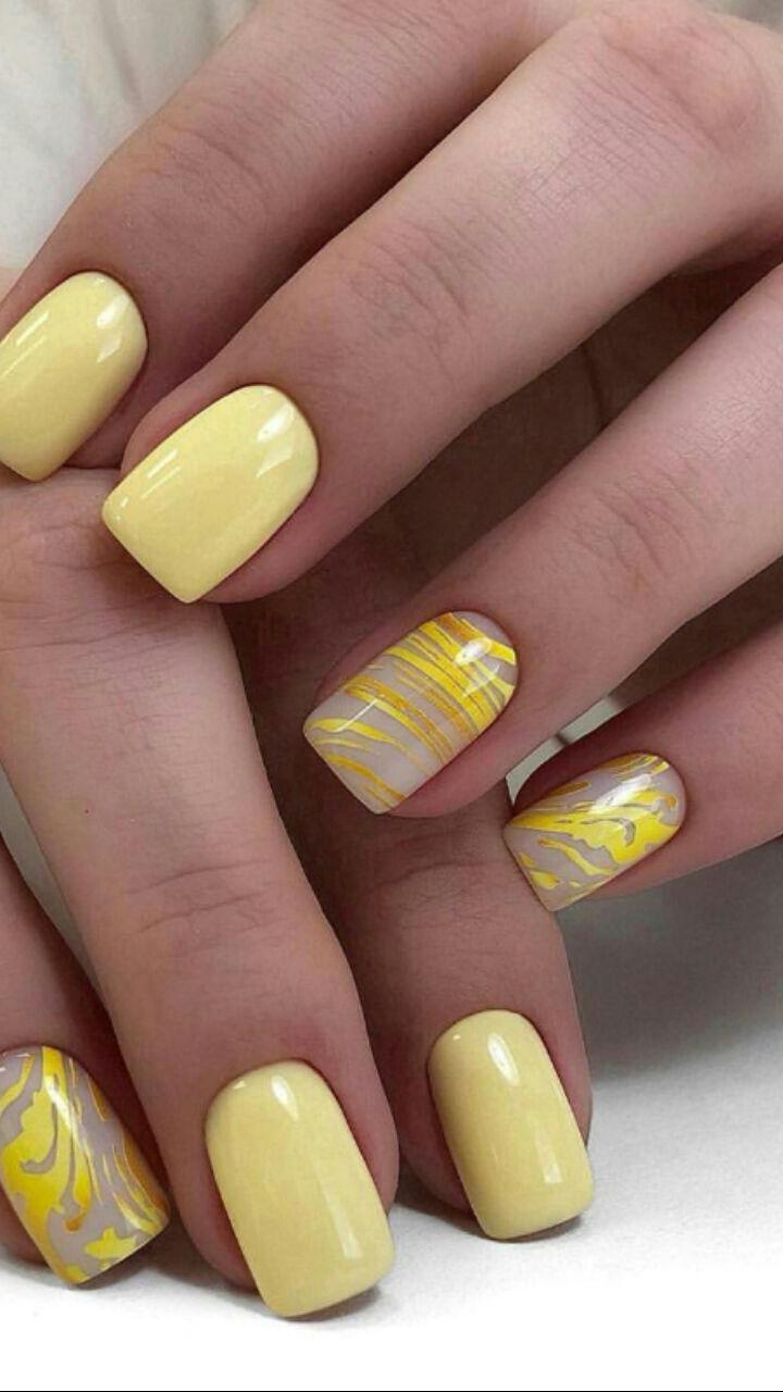 Летний маникюр желтый