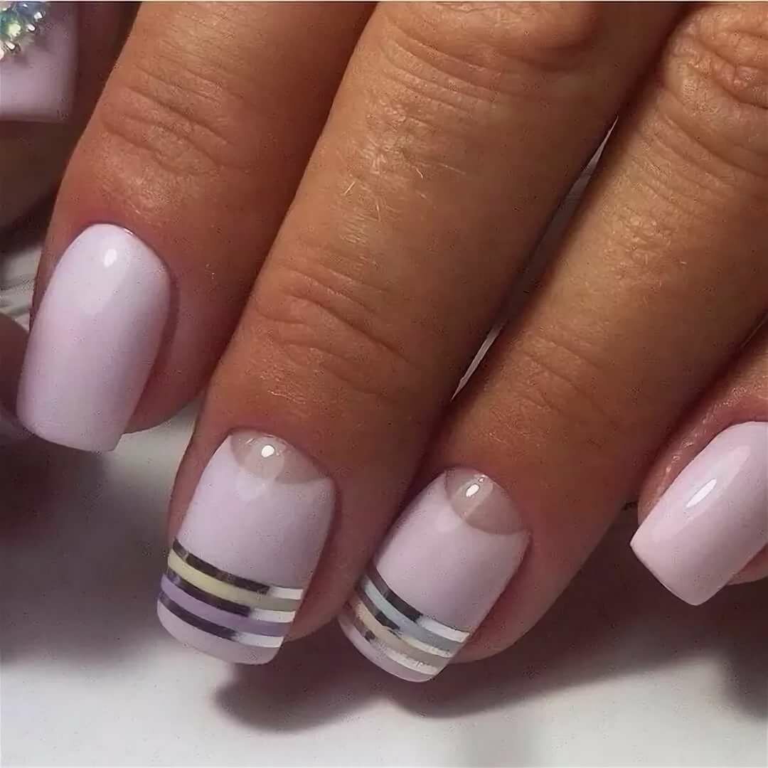 Ногти розовые с полосками