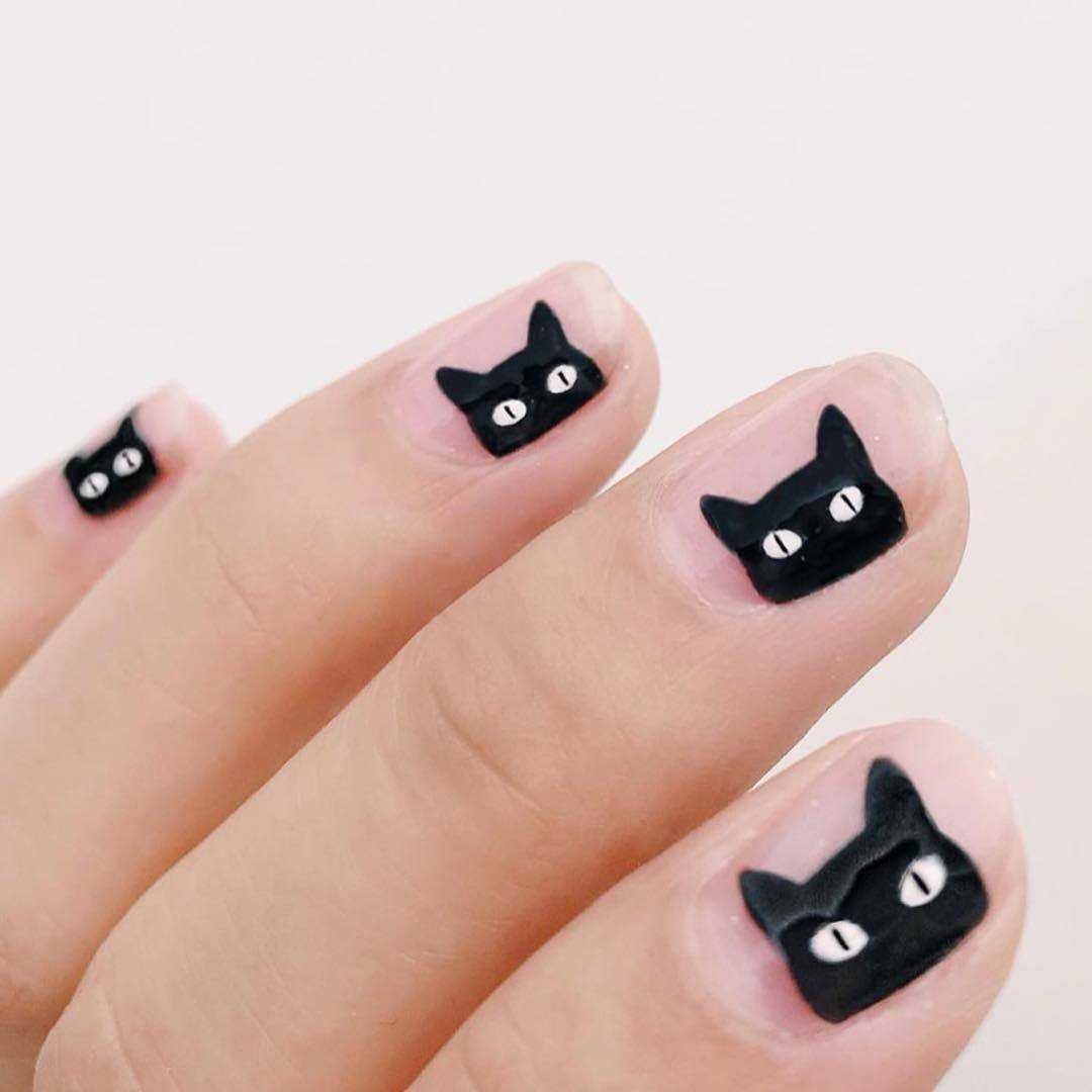 Кошачья лапка на ногтях